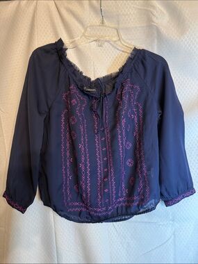 American Eagle  navy and pink blouse in a size. Small petite